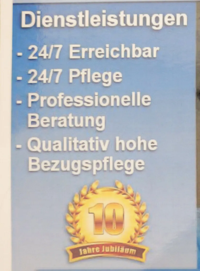 Ausschnitt aus dem Jubiläumsplakat von 2014 mit den vier Leistungsversprechen und dem Siegel zehn Jahre Jubiläum